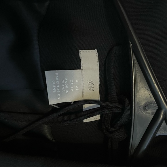 H&M black blazer - Picture 2 of 3